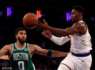 替补席上的 替补席上的