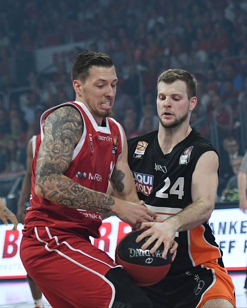 六位球员得 六位球员得